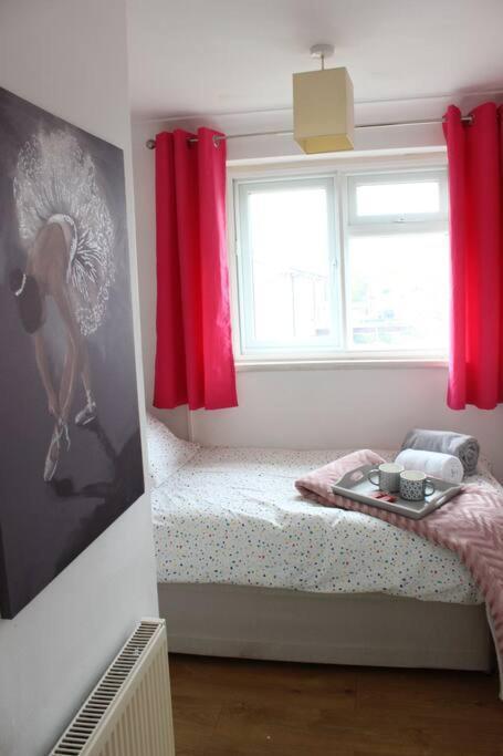 Private & Comfortable 2 Bedroom Home Away From Home Stanwell Bagian luar foto