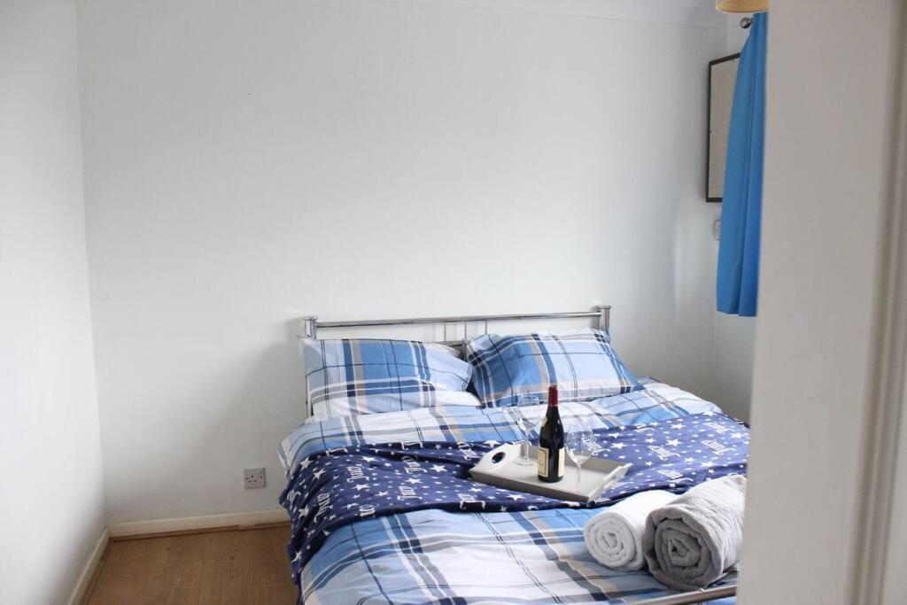 Private & Comfortable 2 Bedroom Home Away From Home Stanwell Bagian luar foto