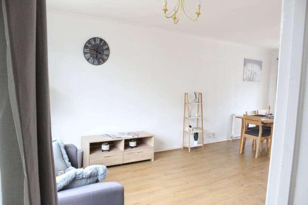 Private & Comfortable 2 Bedroom Home Away From Home Stanwell Bagian luar foto
