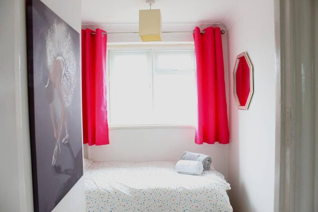 Private & Comfortable 2 Bedroom Home Away From Home Stanwell Bagian luar foto